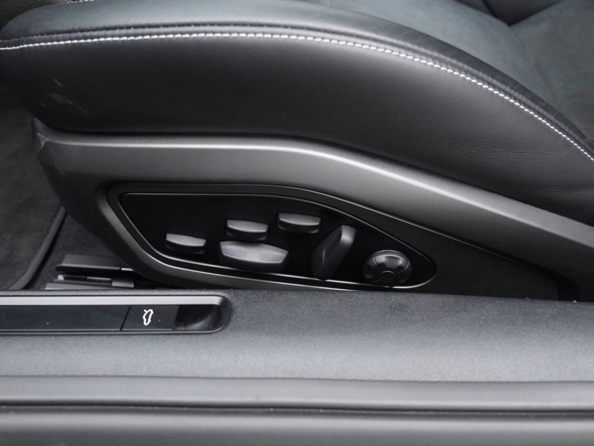 PORSCHE 911 GT3-image-21