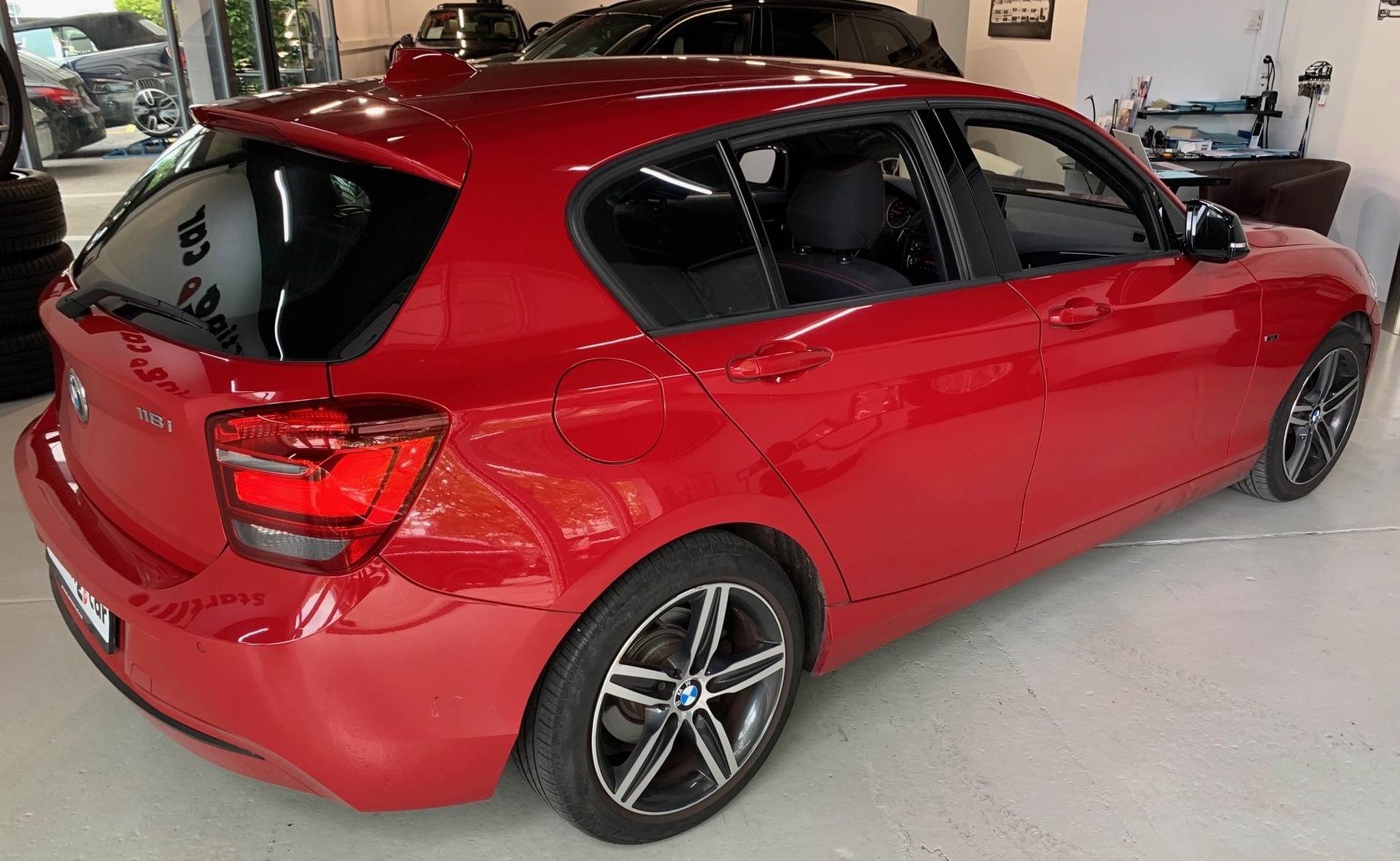 BMW 118i Sport Line-image-7