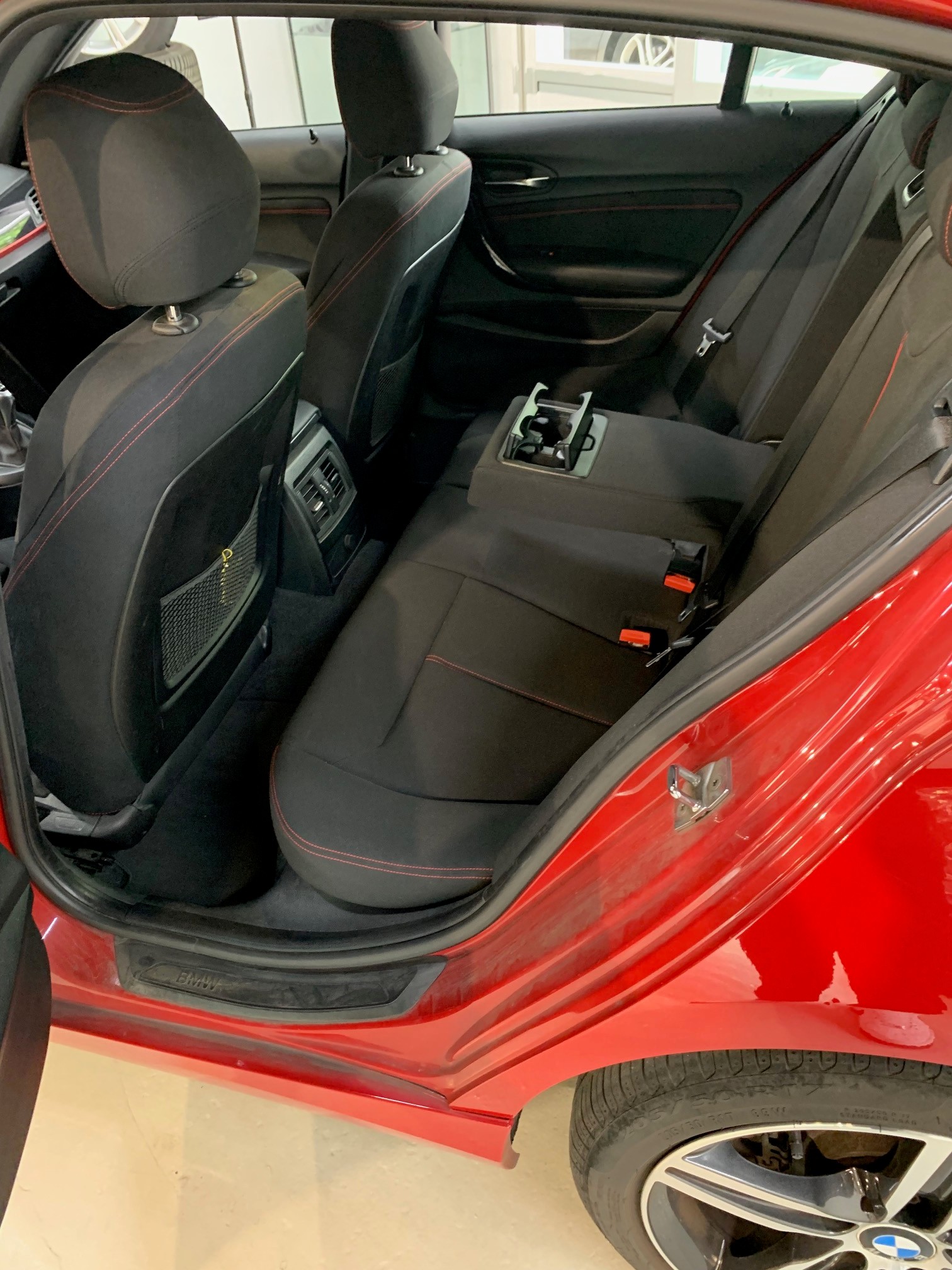 BMW 118i Sport Line-image-30