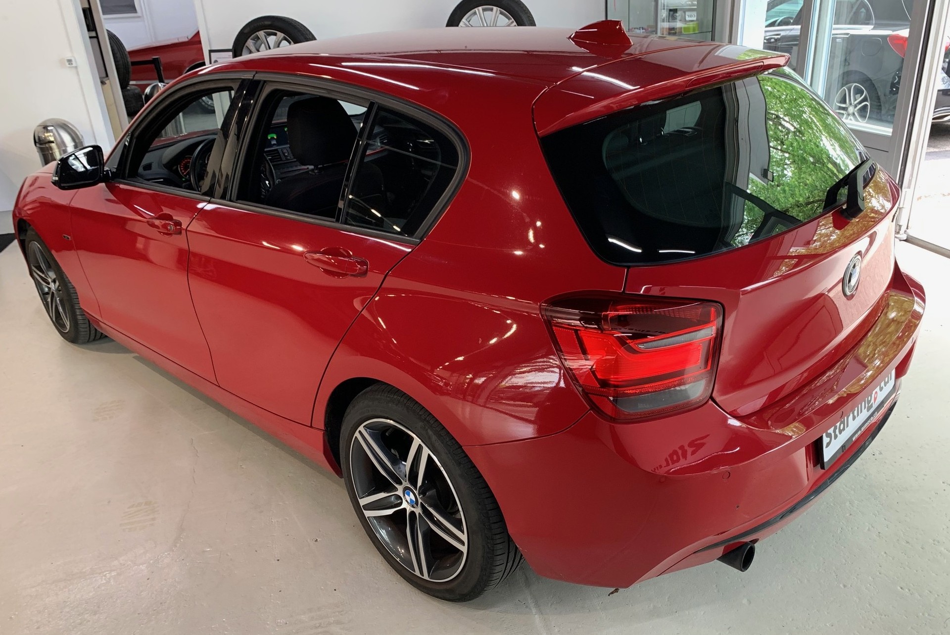 BMW 118i Sport Line-image-10