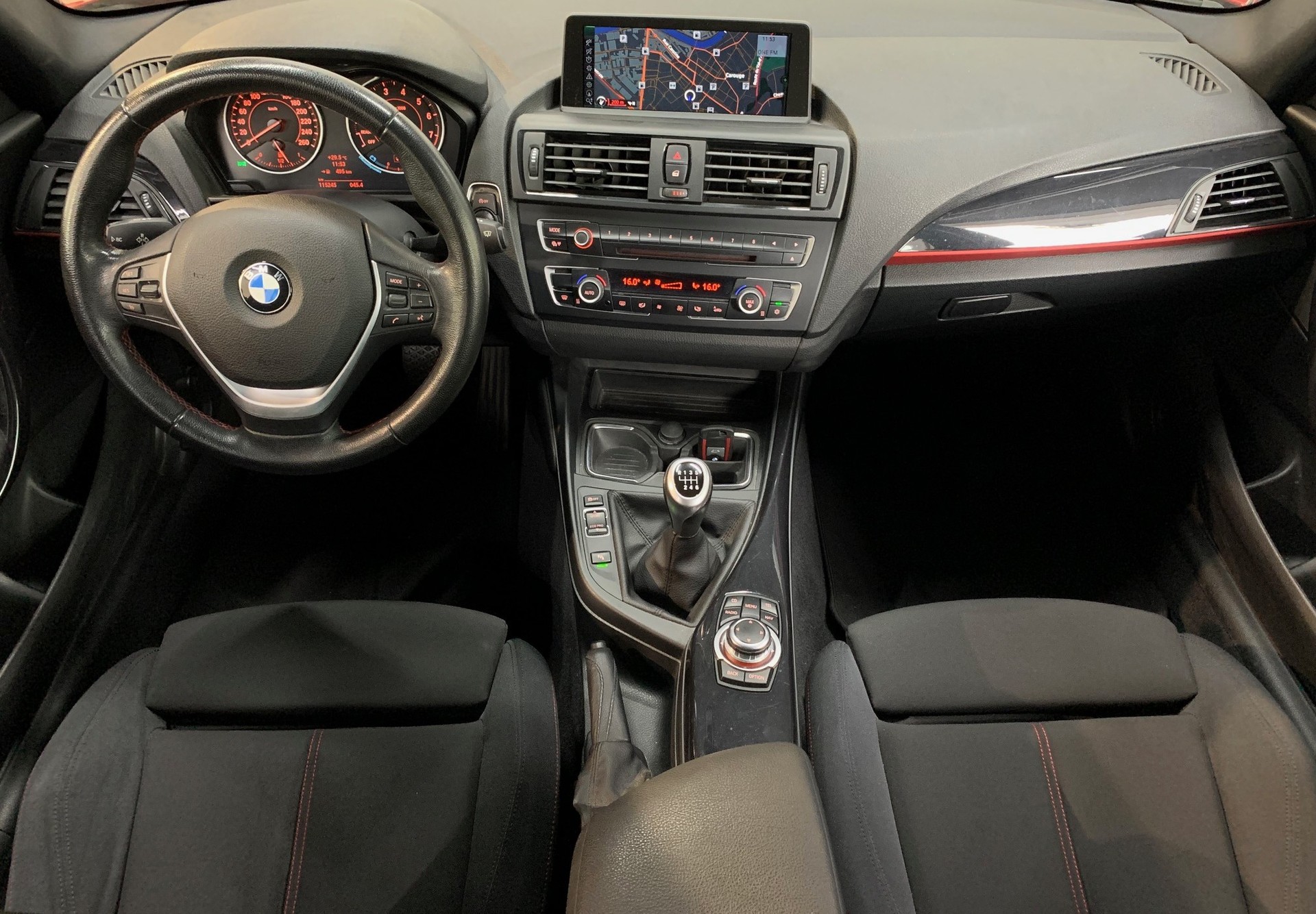 BMW 118i Sport Line-image-21