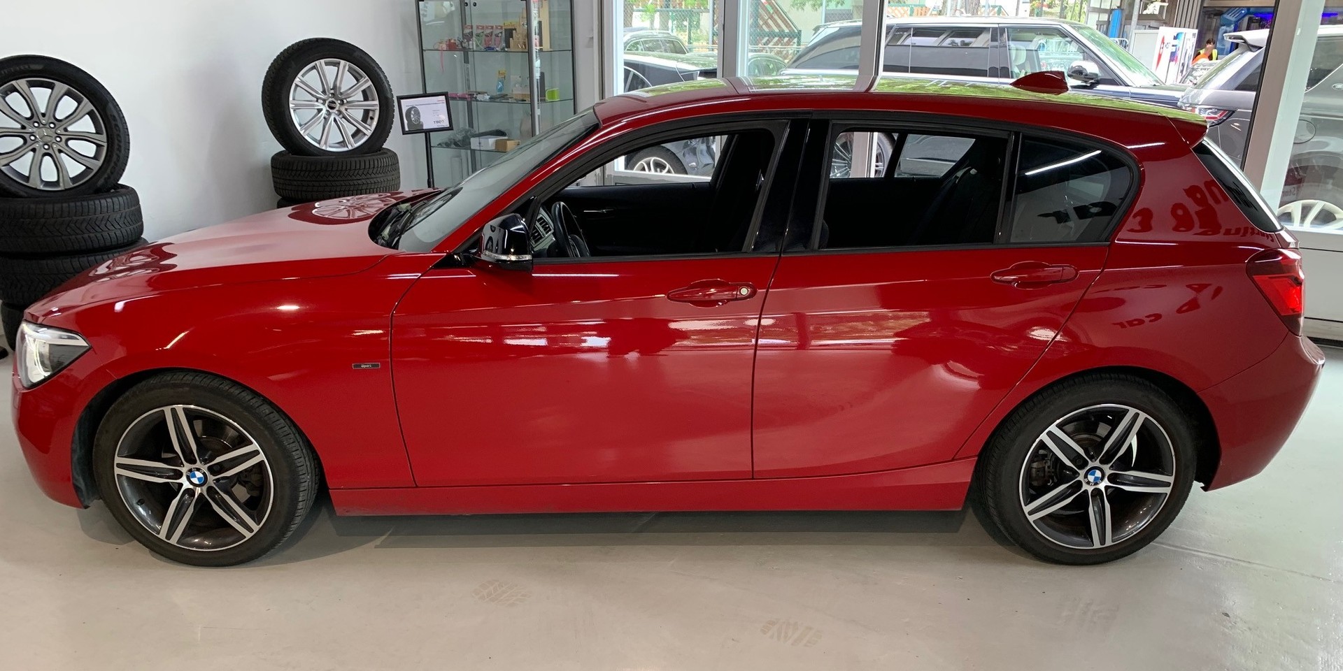 BMW 118i Sport Line-image-9