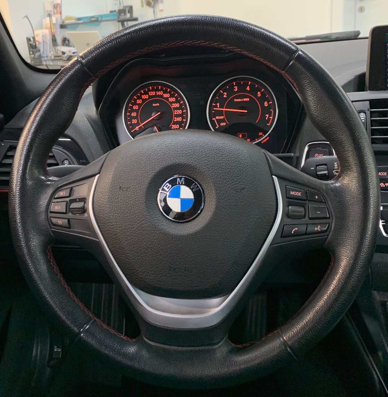 BMW 118i Sport Line-image-17