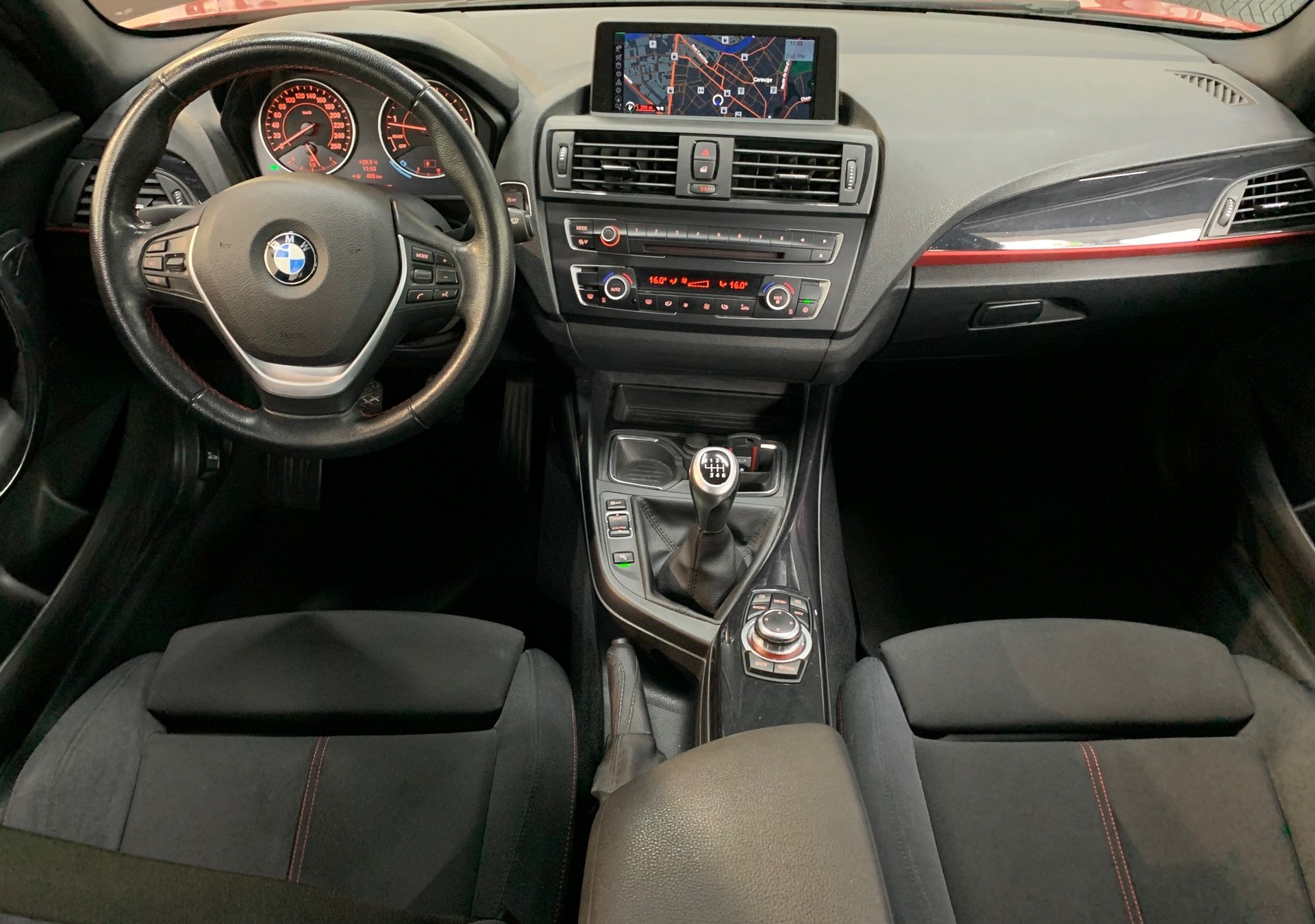 BMW 118i Sport Line-image-15