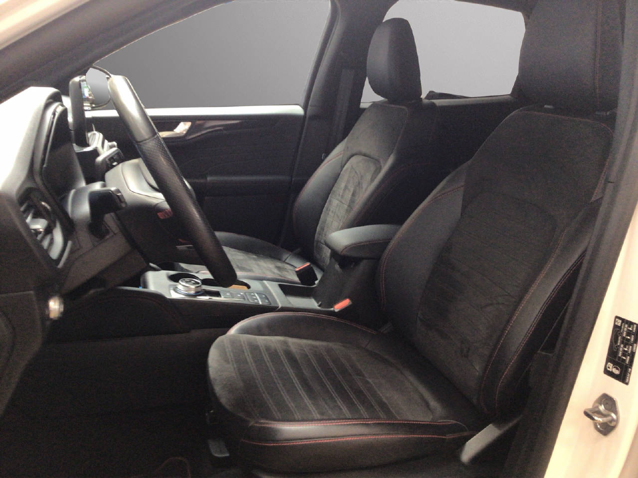 FORD Kuga 2.5 PHEV 225 PS ST-Line X-image-4