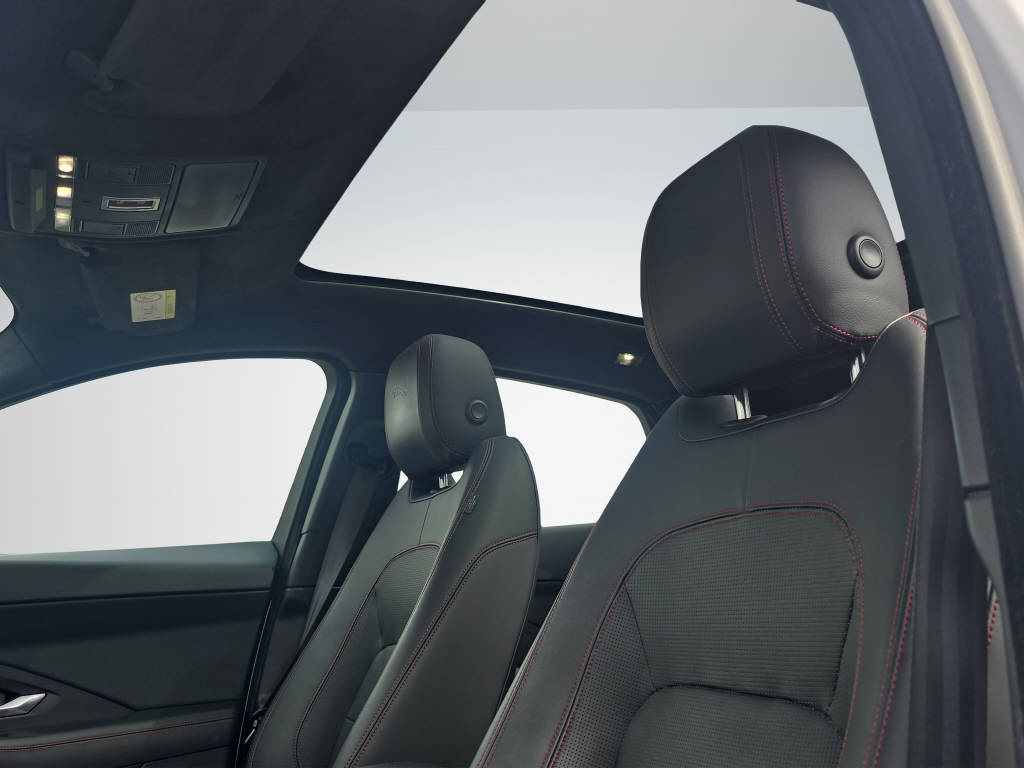 JAGUAR E-Pace 2.0 T 250 First Edition AWD-image-16