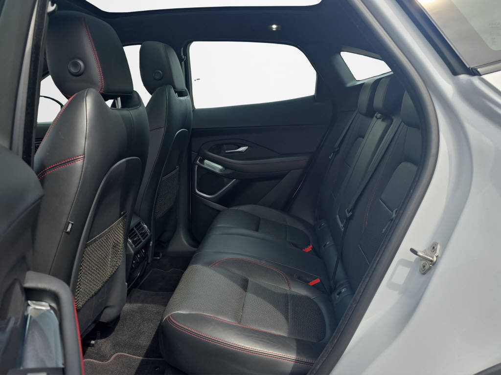 JAGUAR E-Pace 2.0 T 250 First Edition AWD-image-14