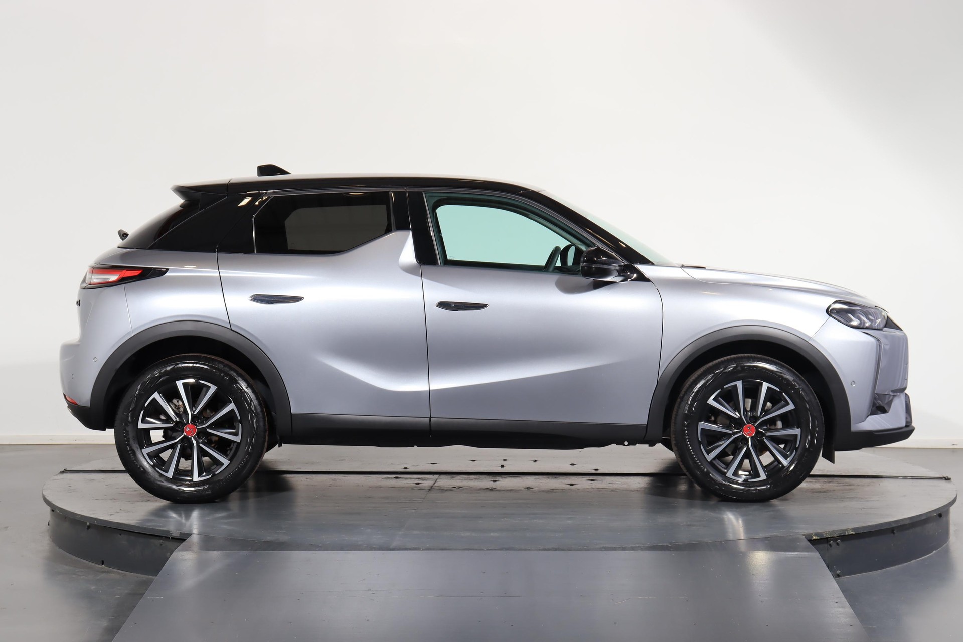 DS AUTOMOBILES 3 Crossback 1.2 PureTech 130 Ligne Noire-image-1