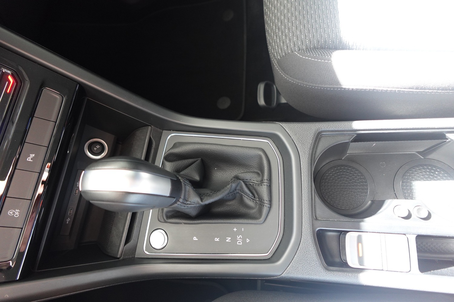 VW Polo 1.0 TSI 115 Life DSG-image-10