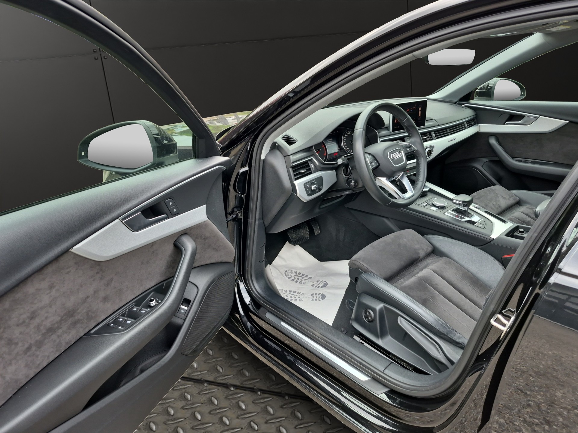 AUDI A4 Avant 40 TDI Sport Attraction quattro S-tronic-image-11