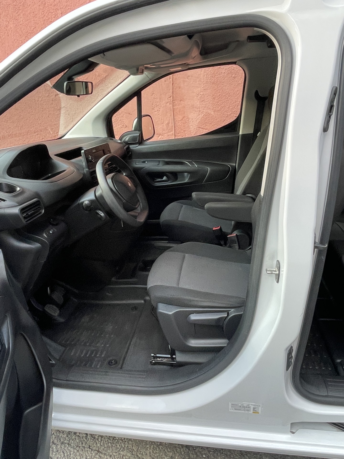 PEUGEOT Partner 1.5 Blue HDi s/s Pro Vertiefte Kabine-image-8