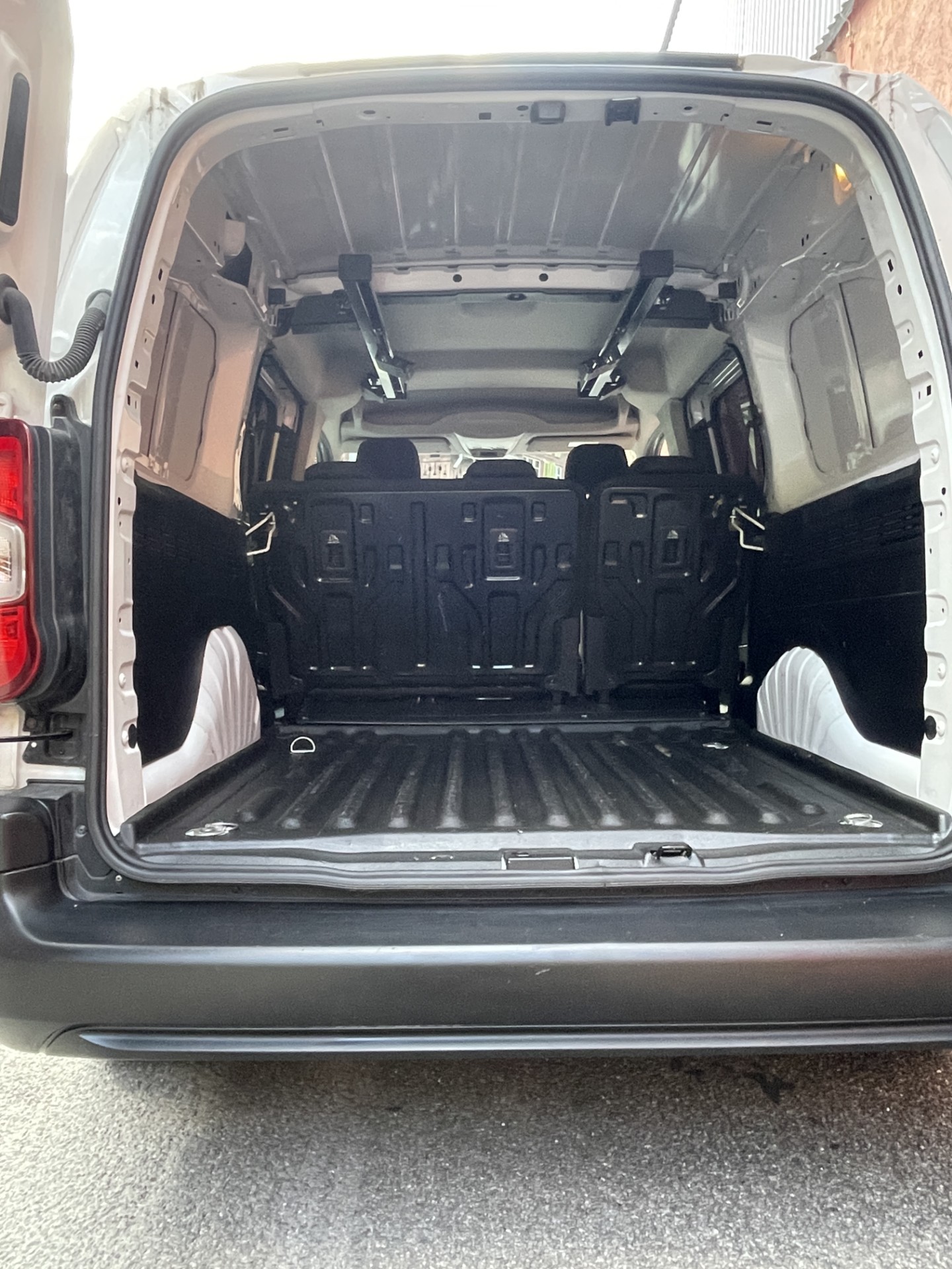 PEUGEOT Partner 1.5 Blue HDi s/s Pro Vertiefte Kabine-image-7