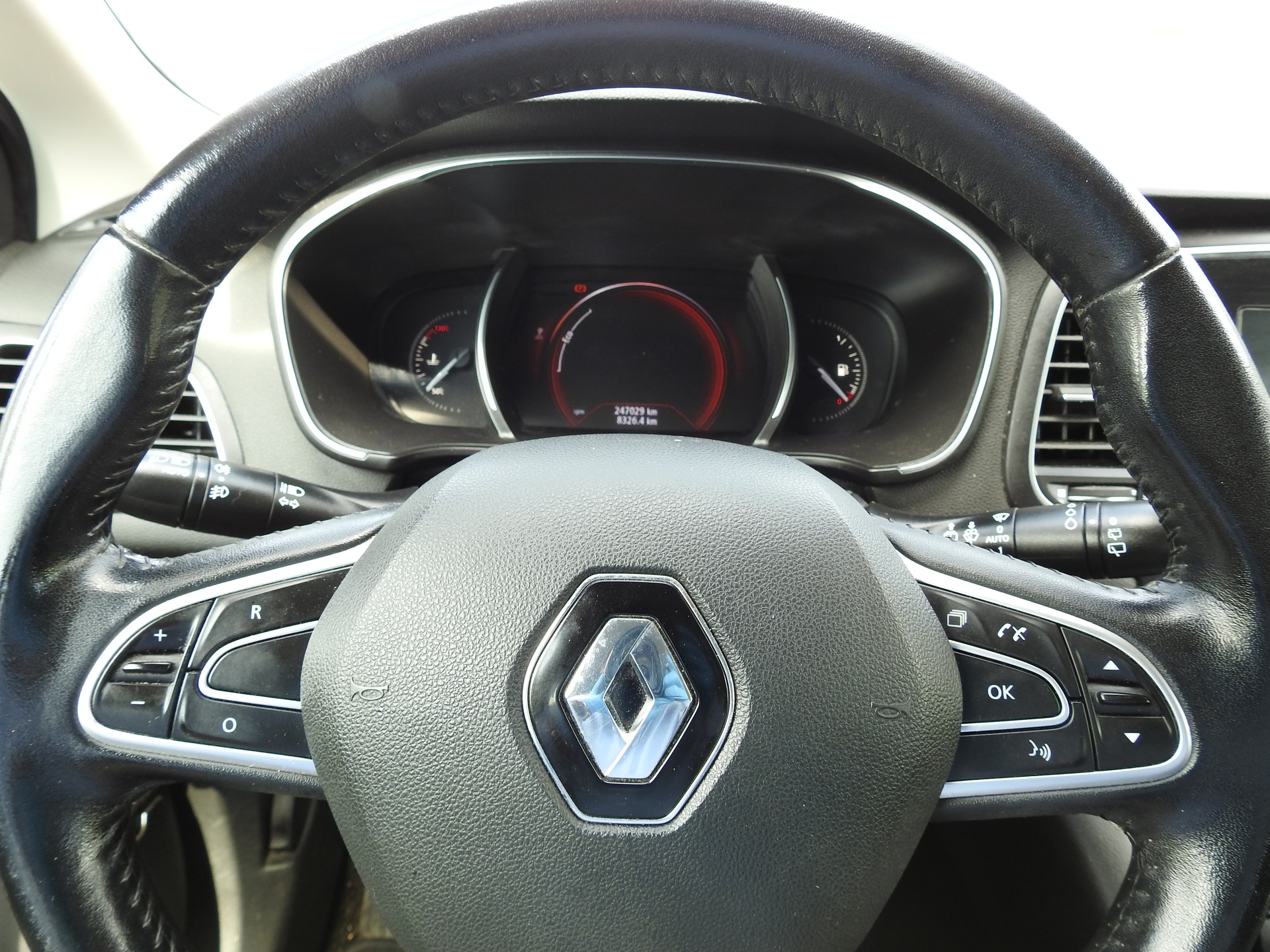 RENAULT Mégane 1.2 16V Turbo Zen-image-26