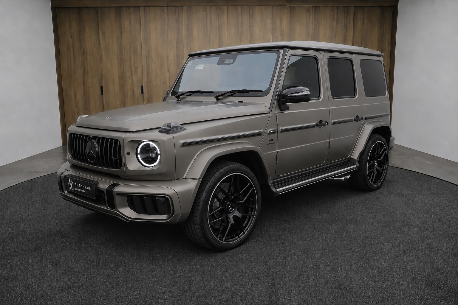 MERCEDES-BENZ G 63 AMG 9G-Tronic Facelift mit 605 PS in Monza Grey Magno-image-0