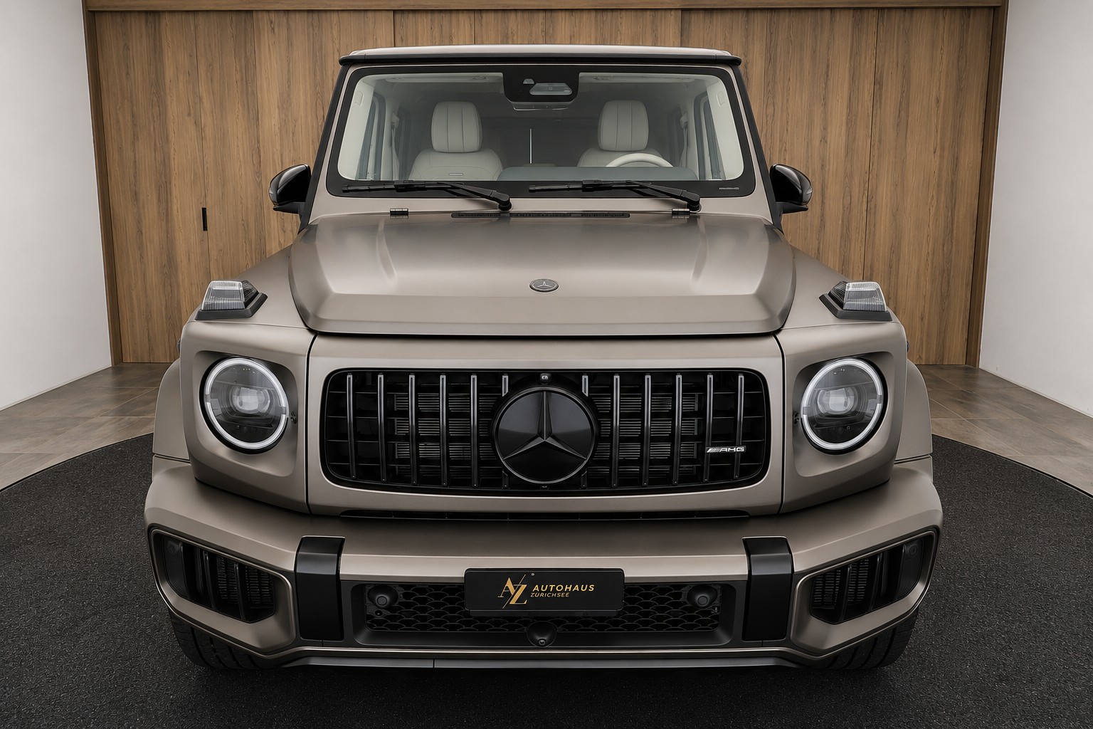MERCEDES-BENZ G 63 AMG 9G-Tronic Facelift mit 605 PS in Monza Grey Magno-image-1