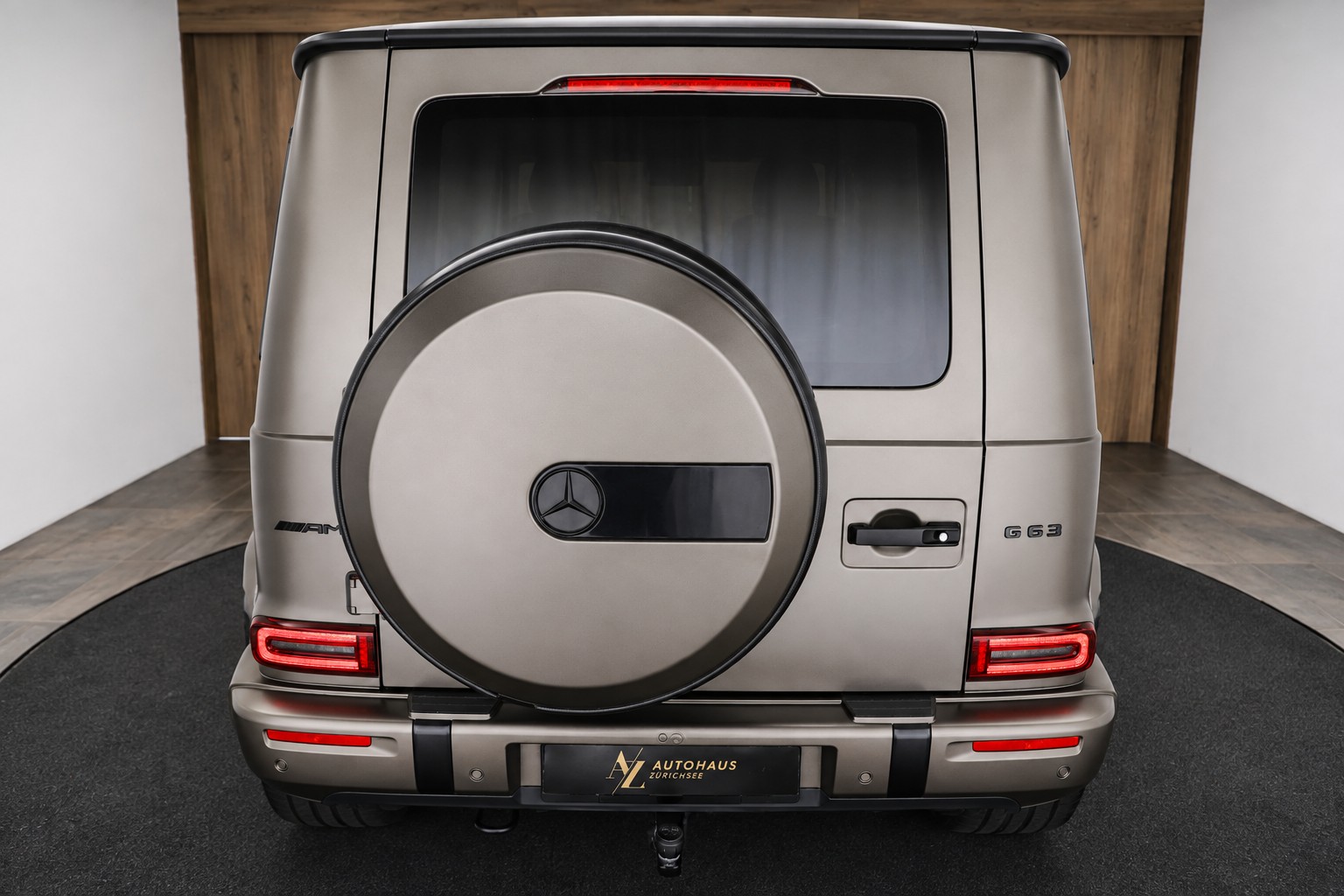 MERCEDES-BENZ G 63 AMG 9G-Tronic Facelift mit 605 PS in Monza Grey Magno-image-3