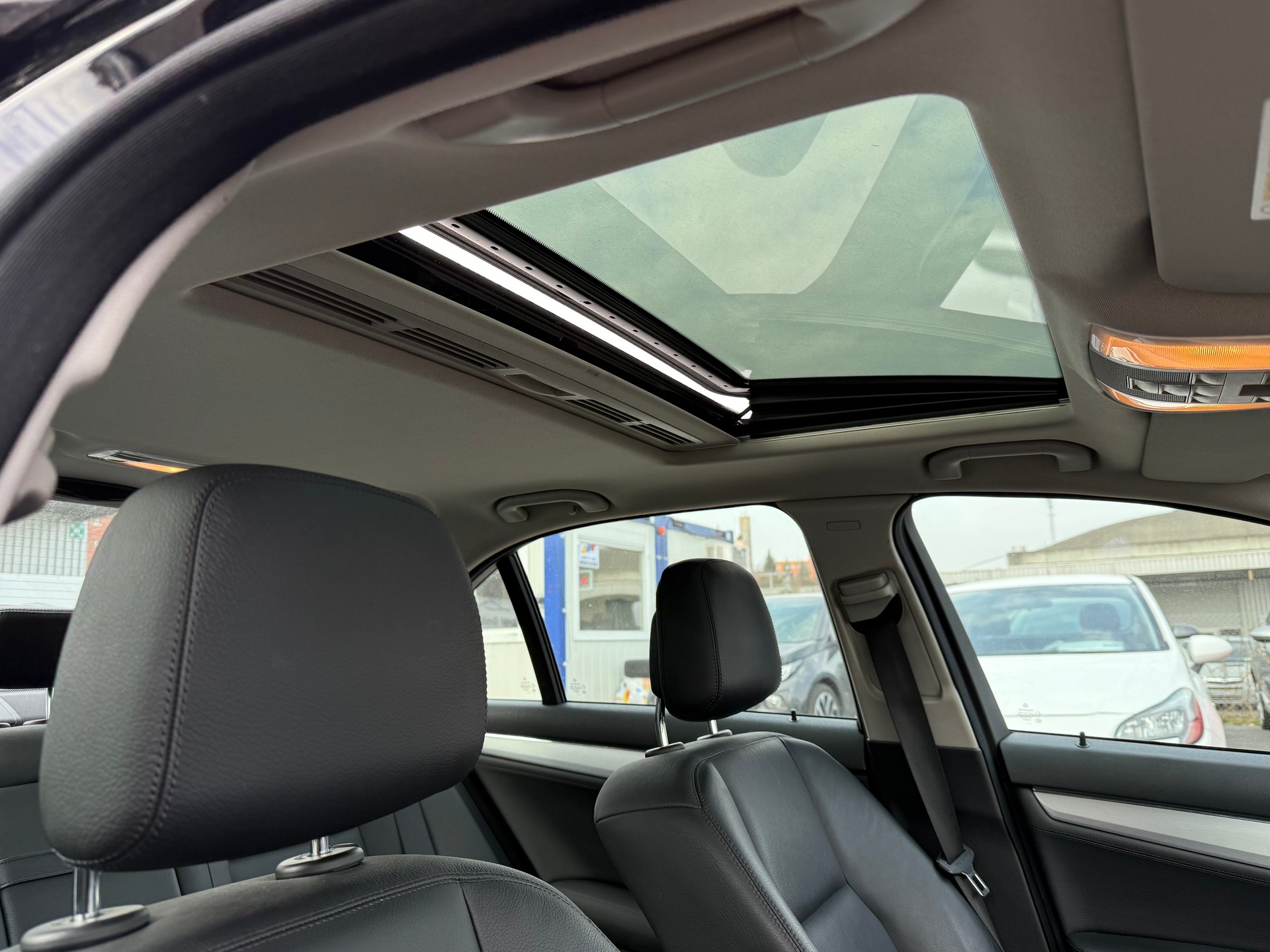 MERCEDES-BENZ C 300 (280) Avantgarde 4Matic 7G-Tronic / Frisch ab MFK / Sehr gepflegt / Schiebedach / Leder / PDC-image-8