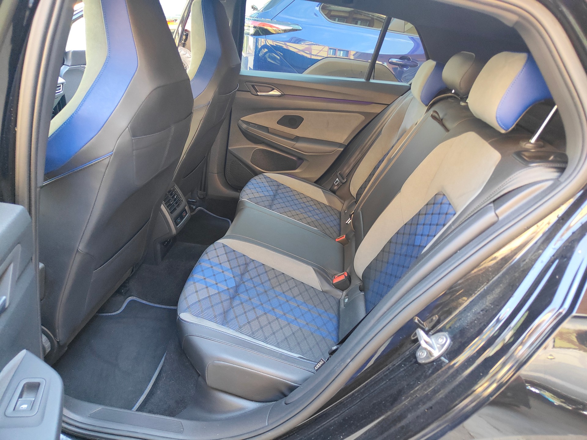 VW 2.0 TSI R DSG 4Motion R-Performanc-image-8