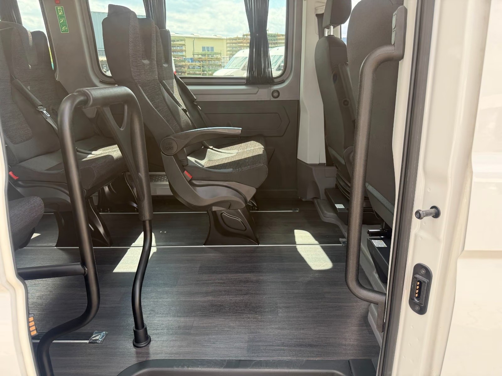 VW Crafter Bus 17-Sitzer-image-12