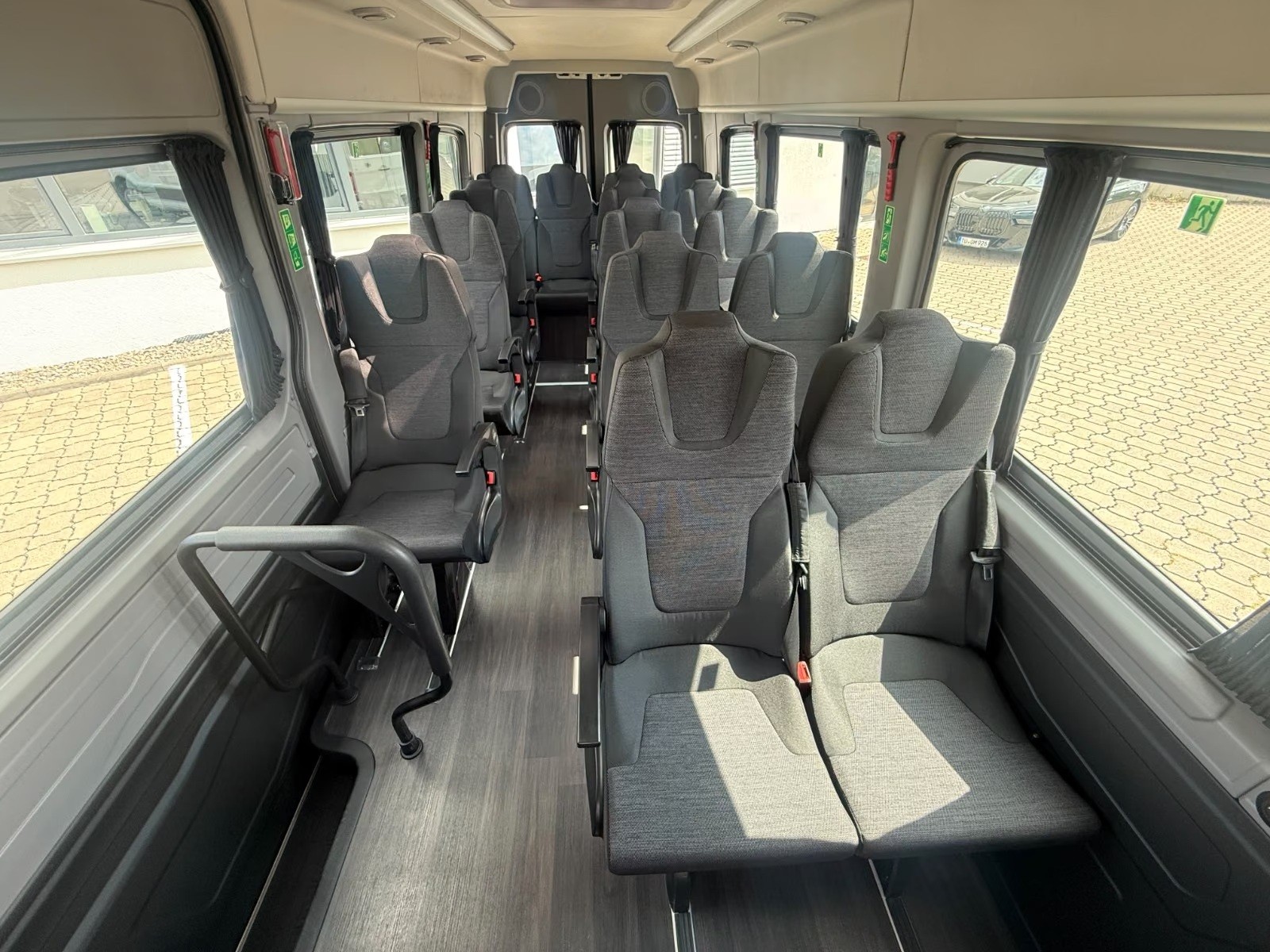 VW Crafter Bus 17-Sitzer-image-13