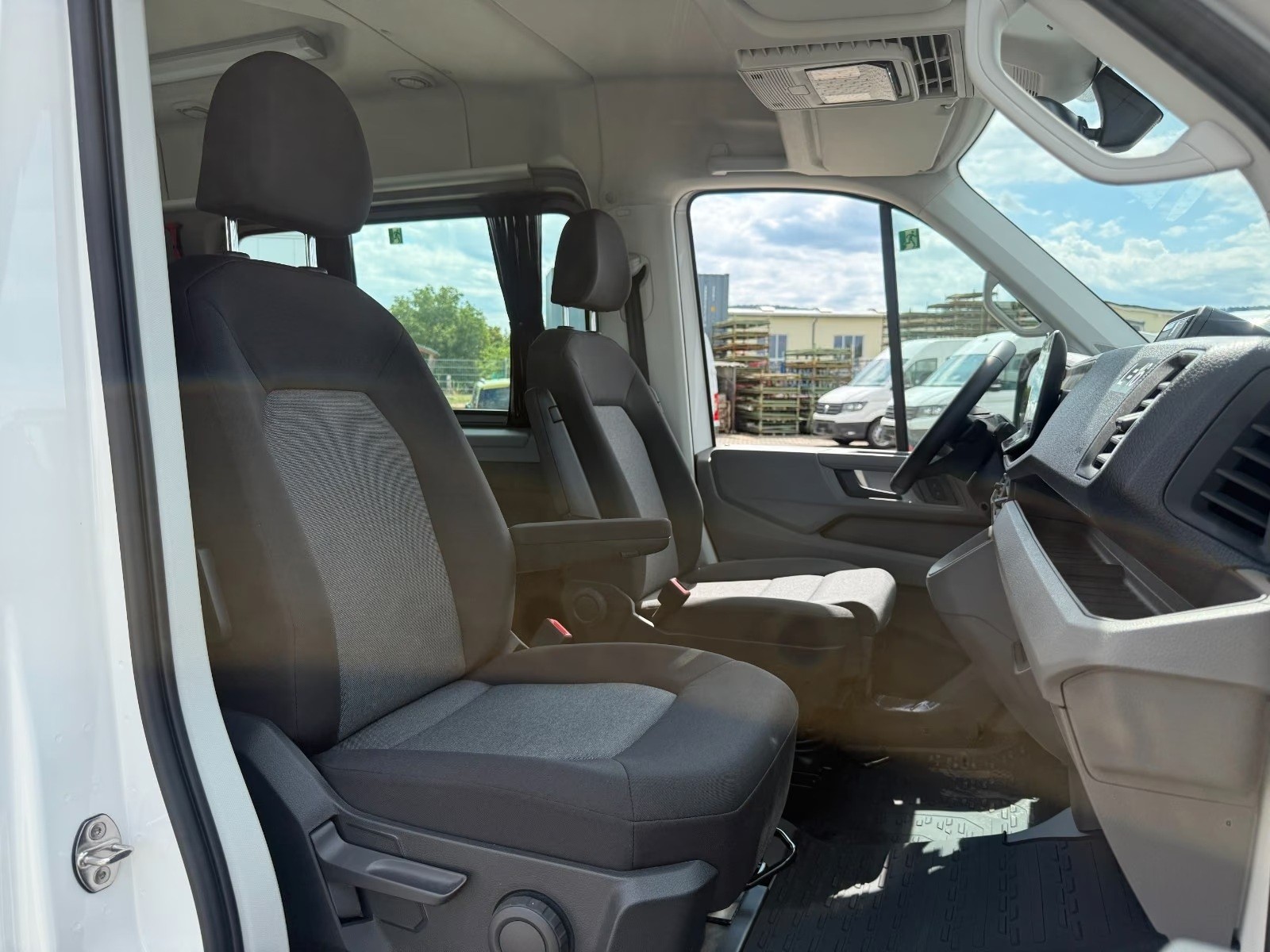 VW Crafter Bus 17-Sitzer-image-11