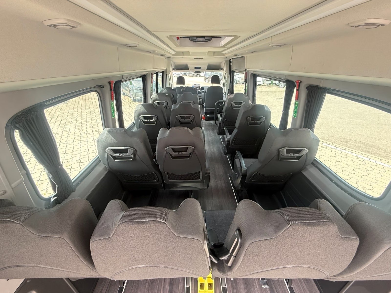 VW Crafter Bus 17-Sitzer-image-7