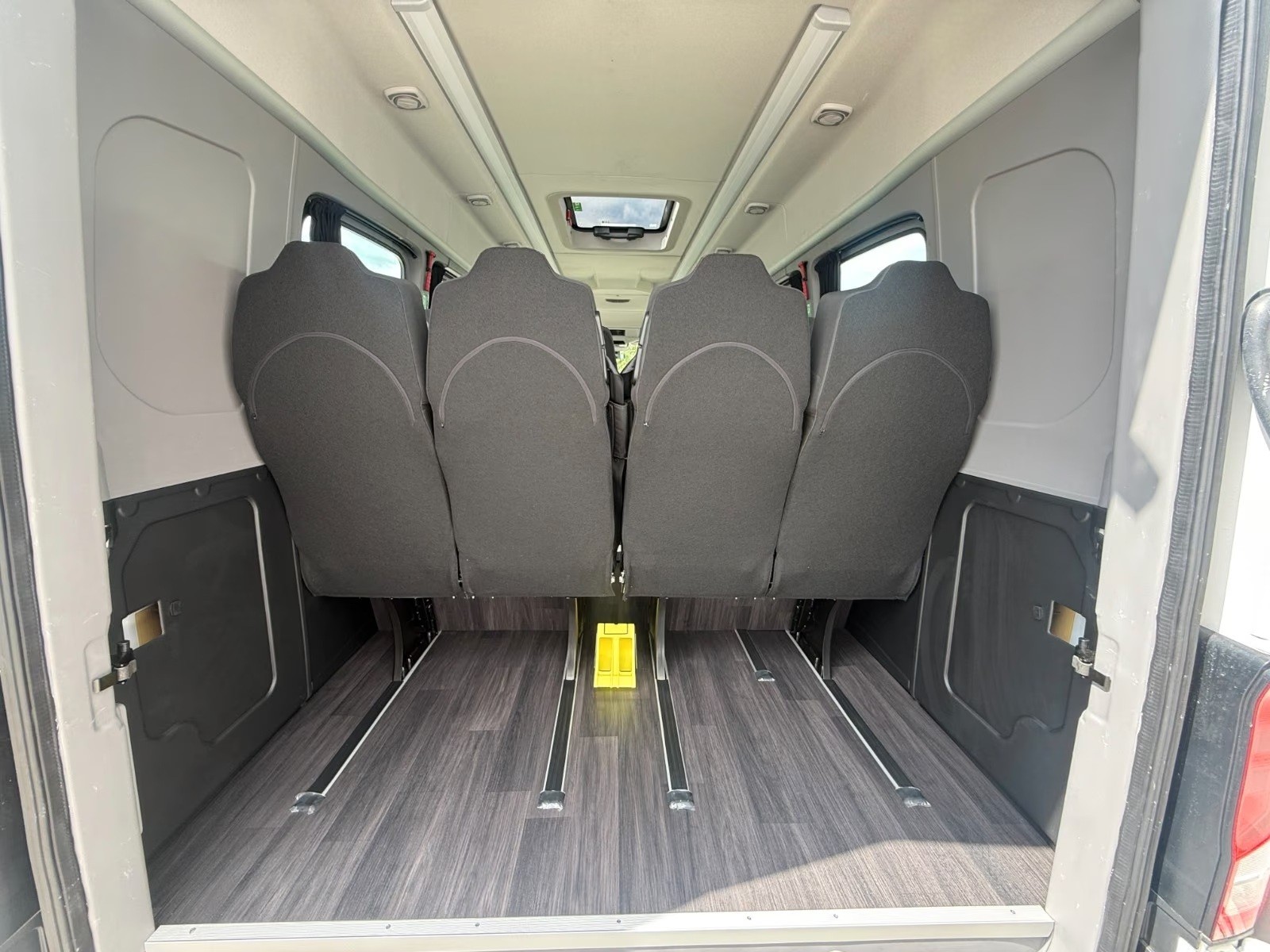 VW Crafter Bus 17-Sitzer-image-6