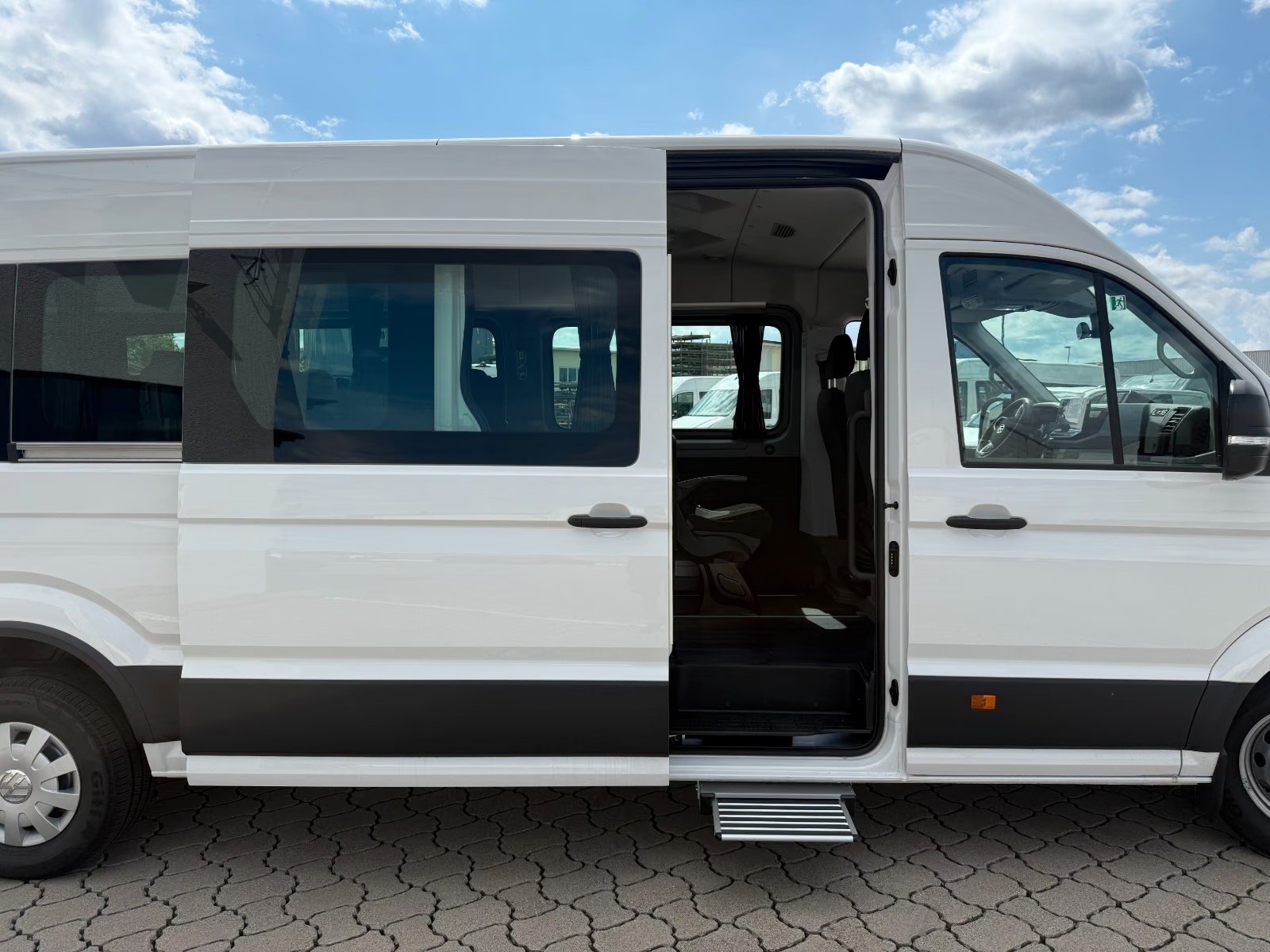 VW Crafter Bus 17-Sitzer-showroom-element-2