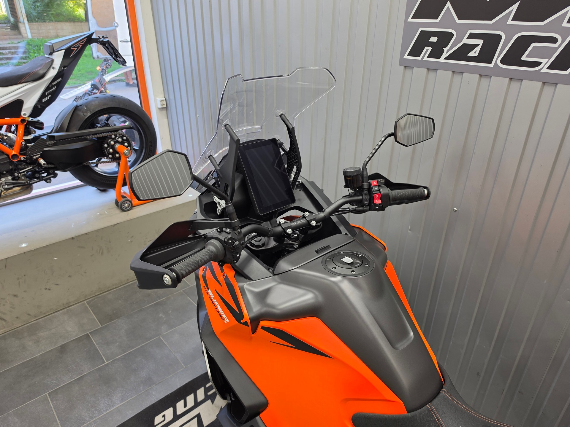 KTM 1390 Super Adventure S EVO-showroom-element-2