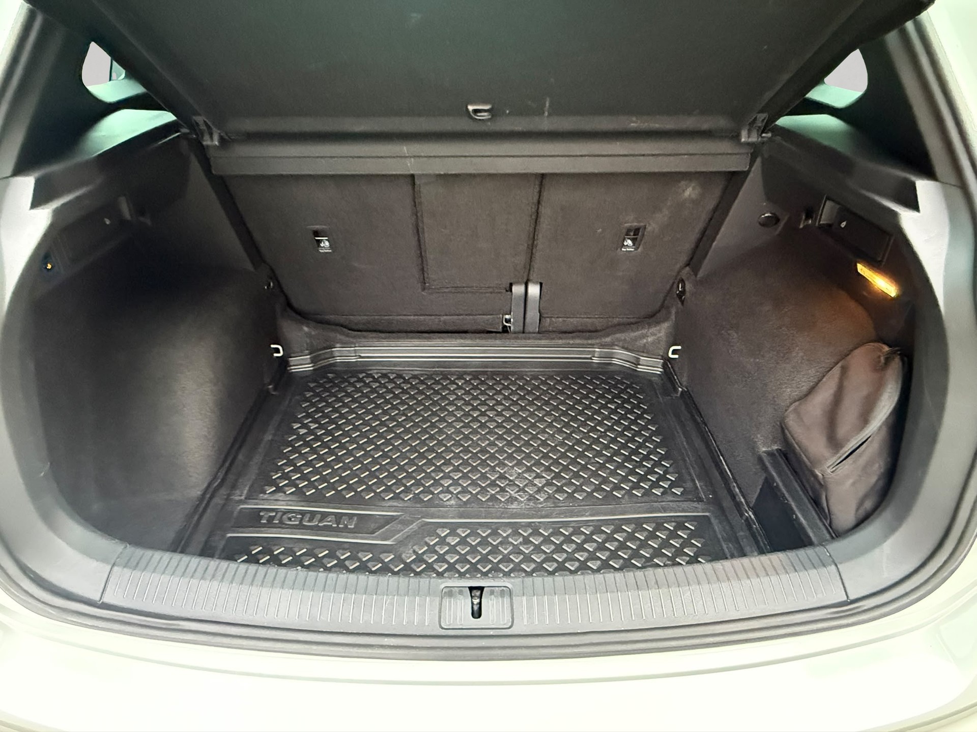 VW Tiguan 2.0 TDI SCR R-Line 4Motion DSG-image-14