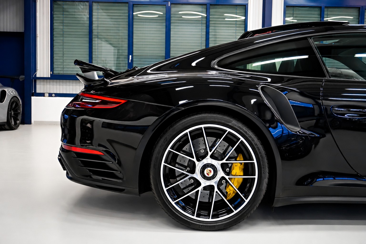 PORSCHE 911 Turbo S PDK // PORSCHE APPROVED BIS 03.2028 //-image-3