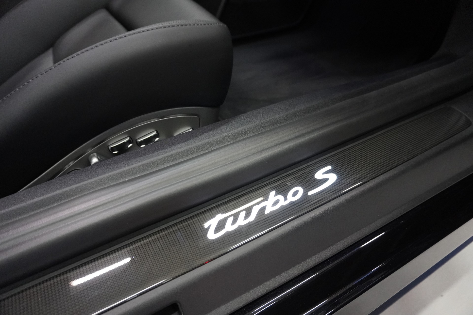 PORSCHE 911 Turbo S PDK // PORSCHE APPROVED BIS 03.2028 //-image-9