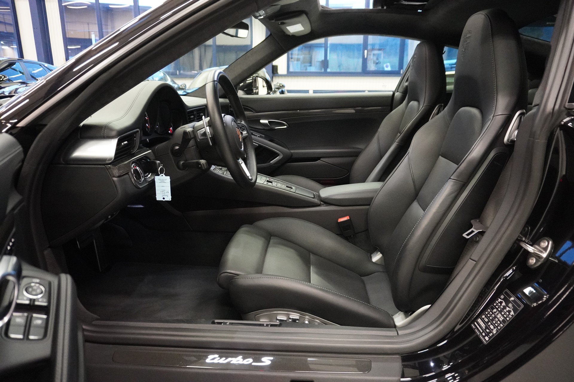 PORSCHE 911 Turbo S PDK // PORSCHE APPROVED BIS 03.2028 //-image-6