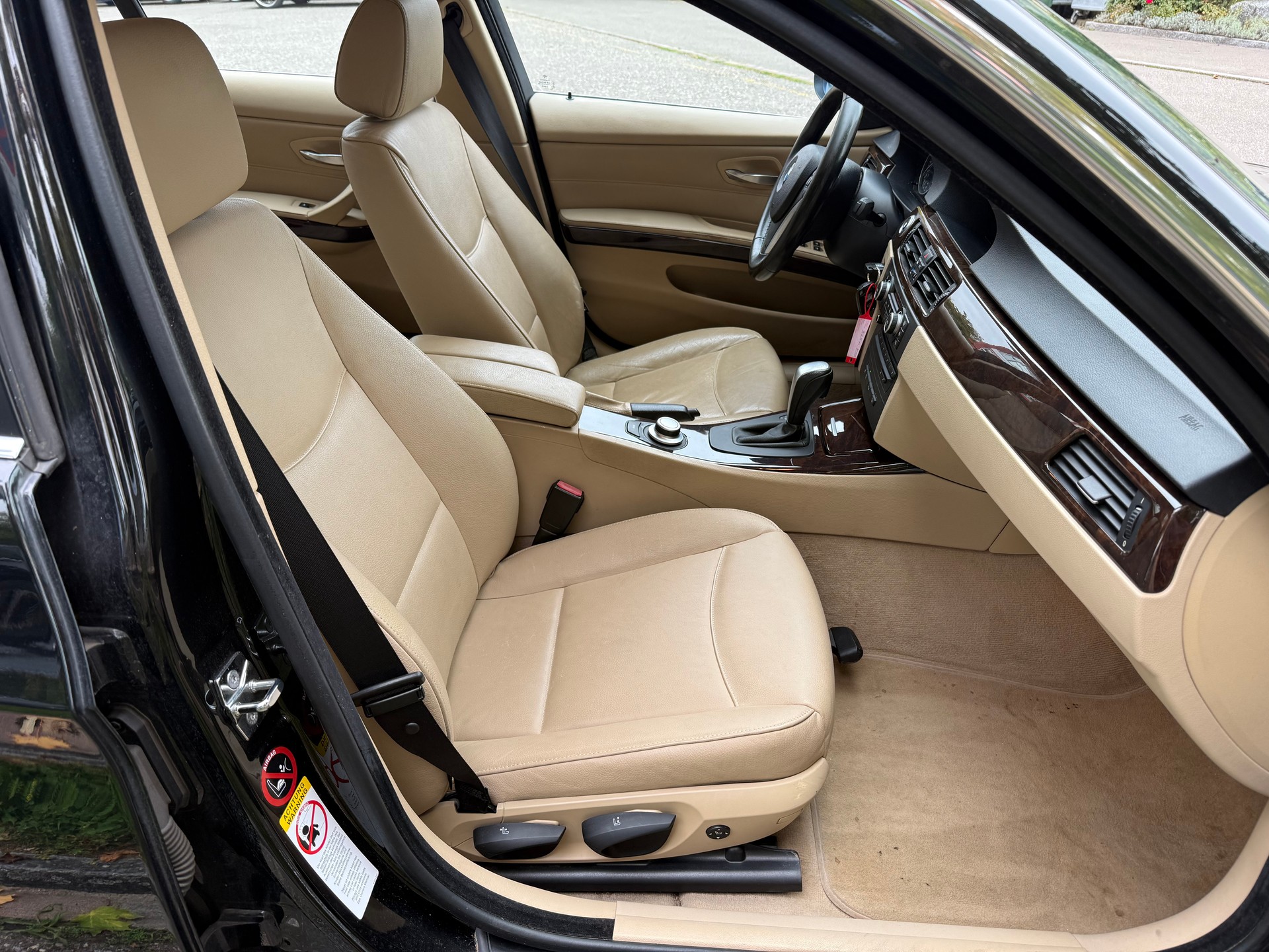 BMW 325xi Automat-image-11