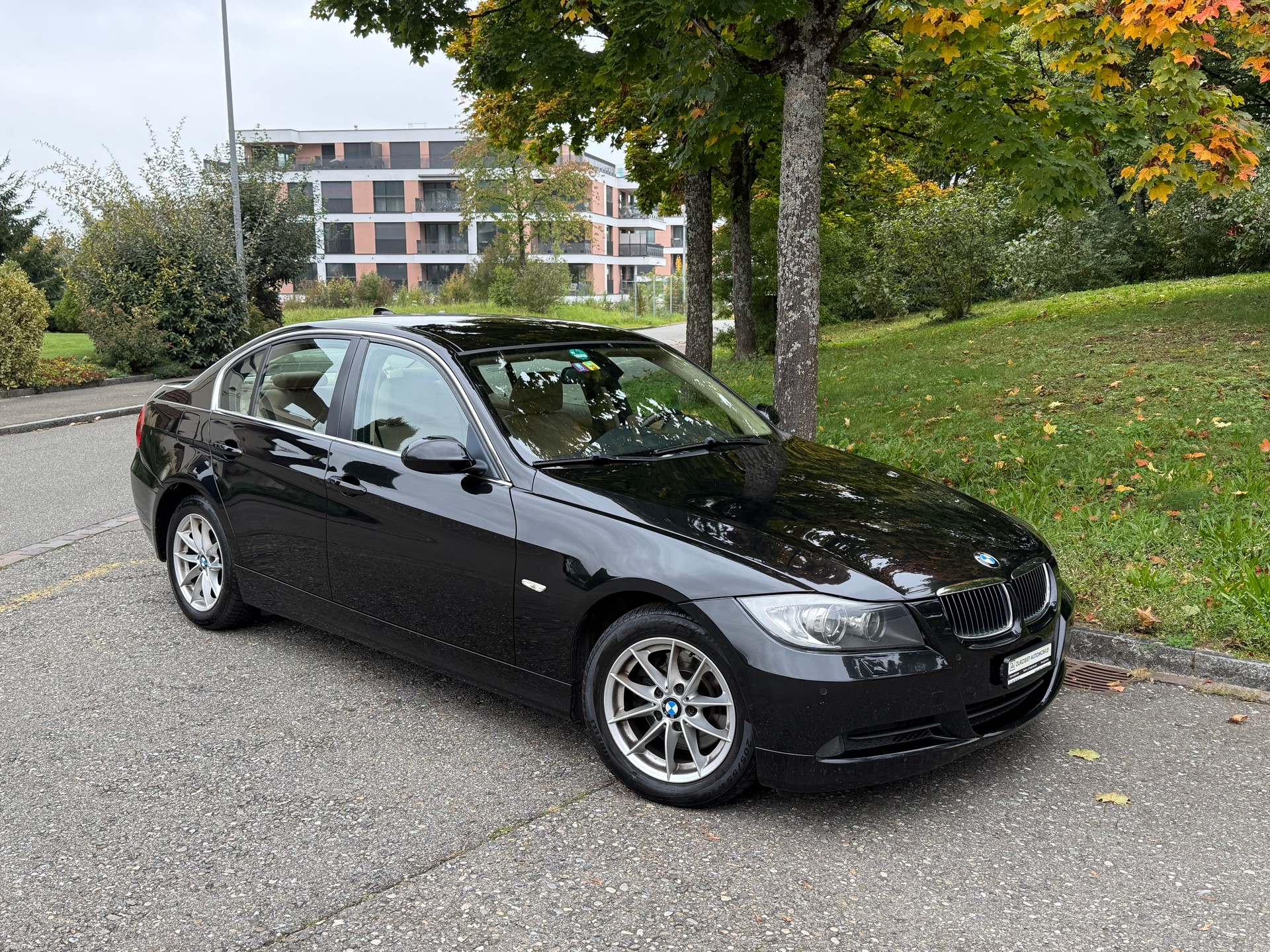 BMW 325xi Automat-image-0