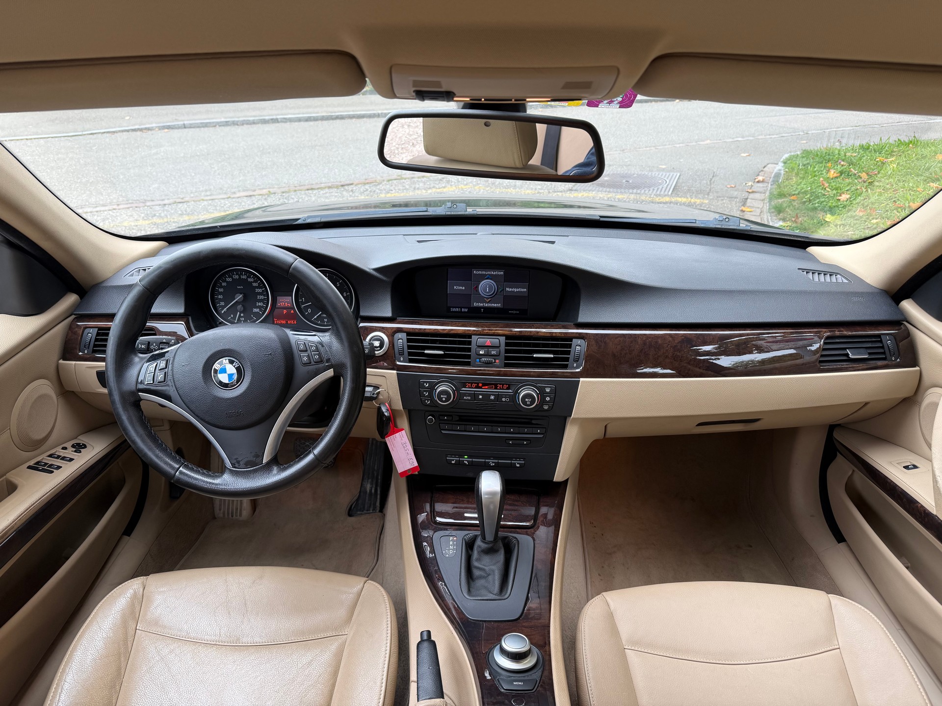 BMW 325xi Automat-image-8