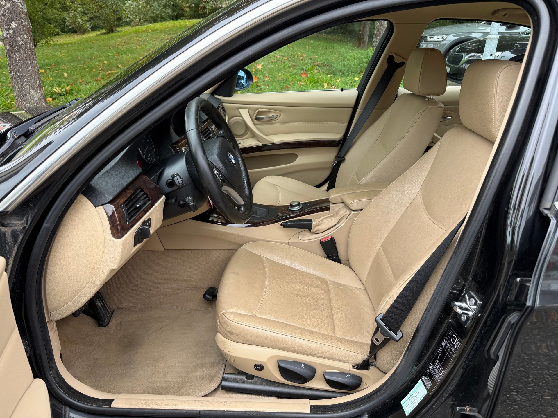 BMW 325xi Automat-image-9