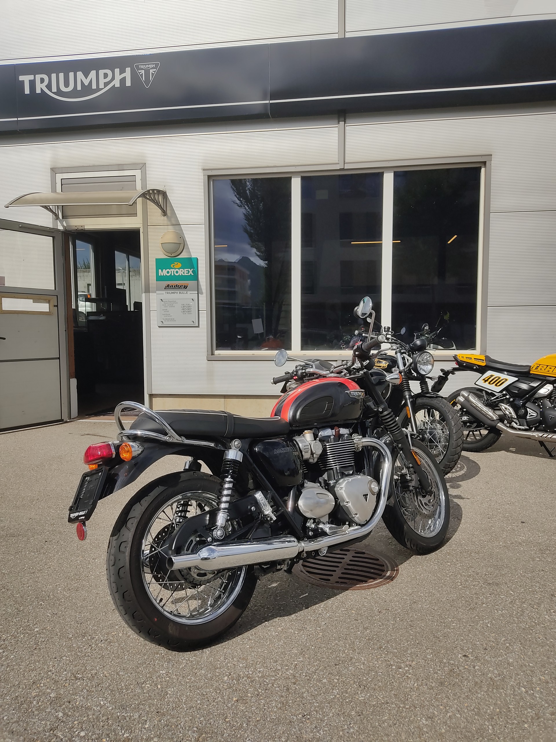 TRIUMPH Bonneville T120 ABS-showroom-element-2