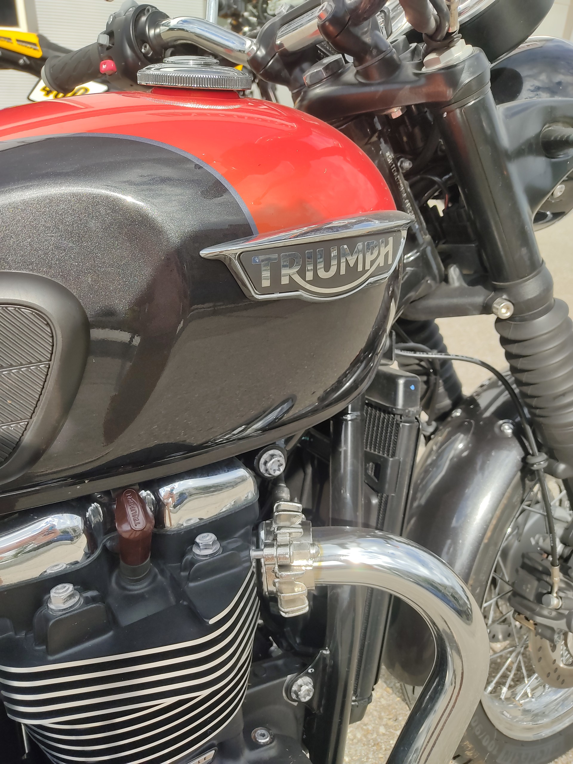 TRIUMPH Bonneville T120 ABS-showroom-element-3