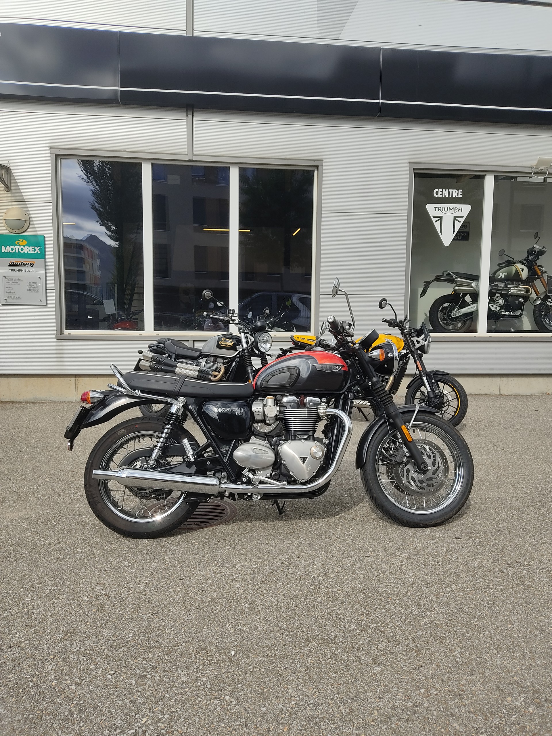 TRIUMPH Bonneville T120 ABS-showroom-element-1