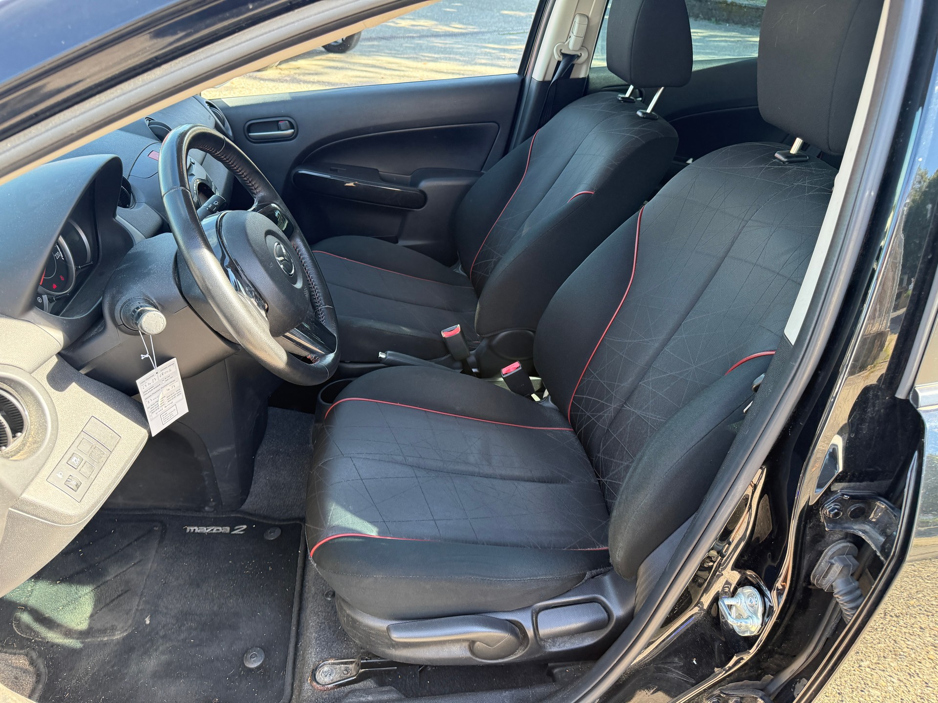 MAZDA 2 1.3i 16V Voila ma Suisse Edition-image-8