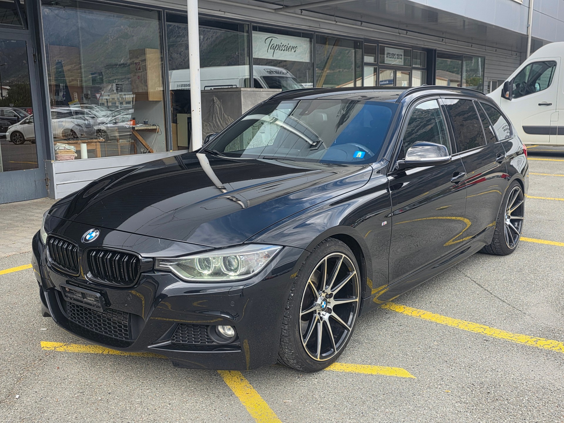 BMW 328i xDrive Touring Steptronic-image-0