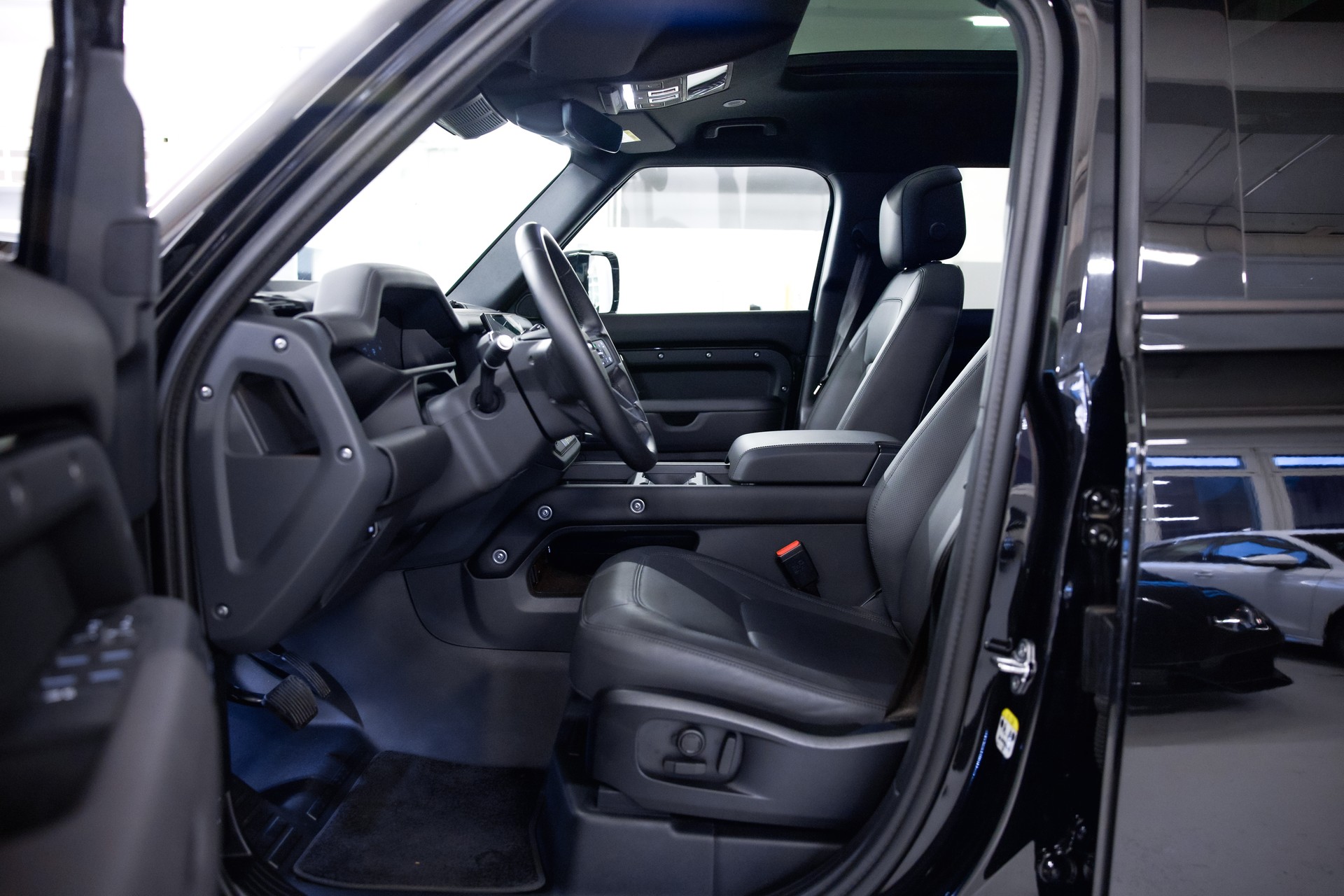 LAND ROVER Defender 110 3.0 D I6 350 X-Dynamic HSE *5 Jahre Werksgarantie*-image-18