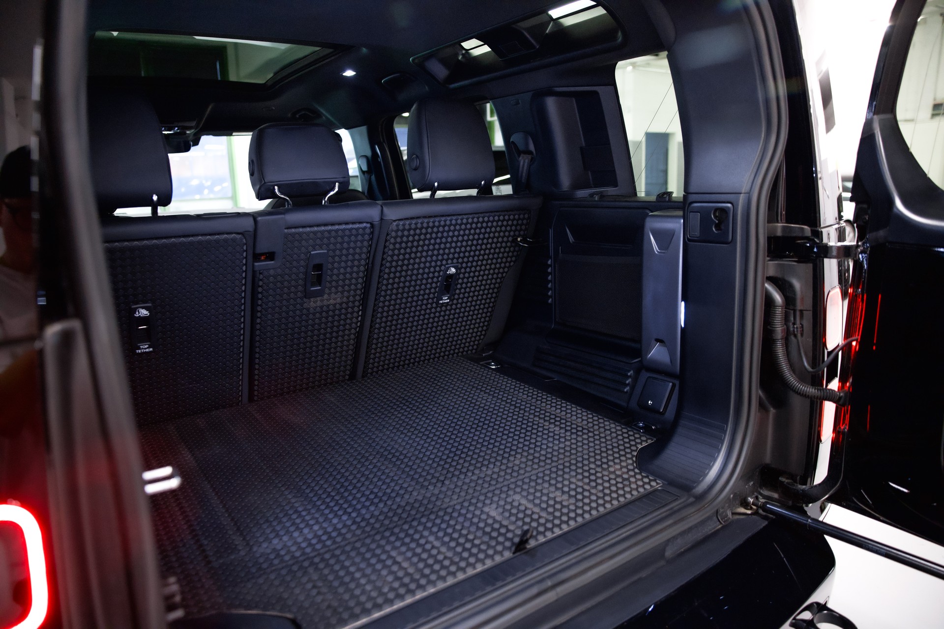 LAND ROVER Defender 110 3.0 D I6 350 X-Dynamic HSE *5 Jahre Werksgarantie*-image-26