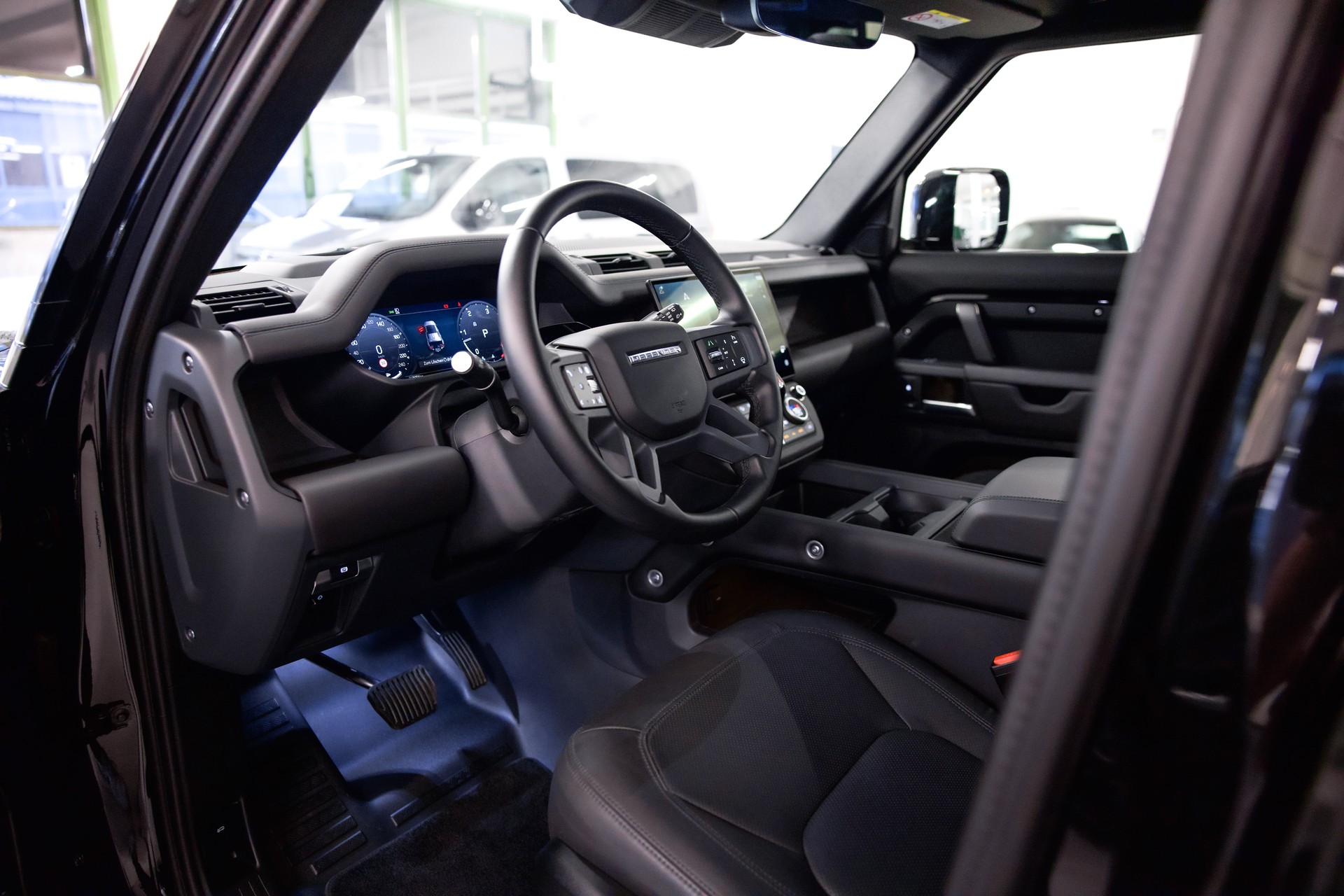 LAND ROVER Defender 110 3.0 D I6 350 X-Dynamic HSE *5 Jahre Werksgarantie*-image-17