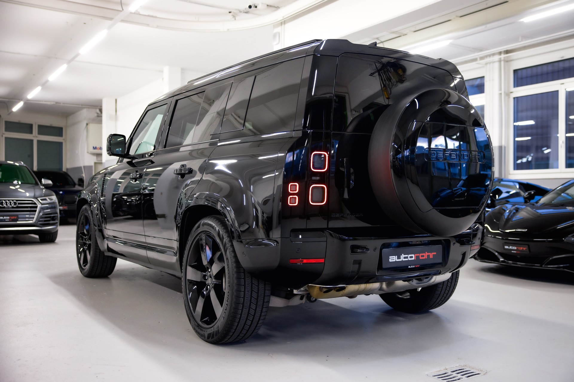 LAND ROVER Defender 110 3.0 D I6 350 X-Dynamic HSE *5 Jahre Werksgarantie*-image-6