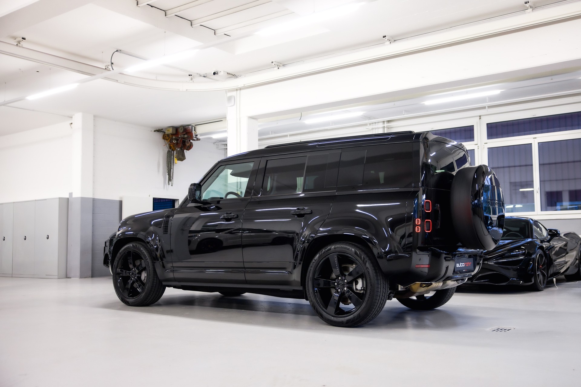 LAND ROVER Defender 110 3.0 D I6 350 X-Dynamic HSE *5 Jahre Werksgarantie*-image-7