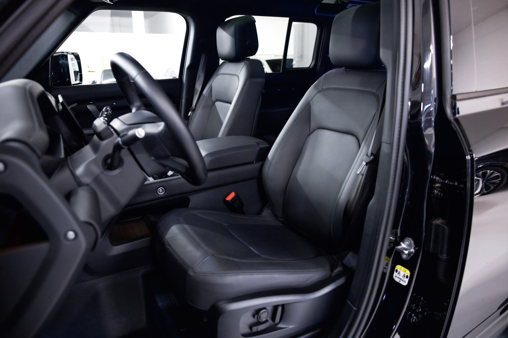 LAND ROVER Defender 110 3.0 D I6 350 X-Dynamic HSE *5 Jahre Werksgarantie*-image-19