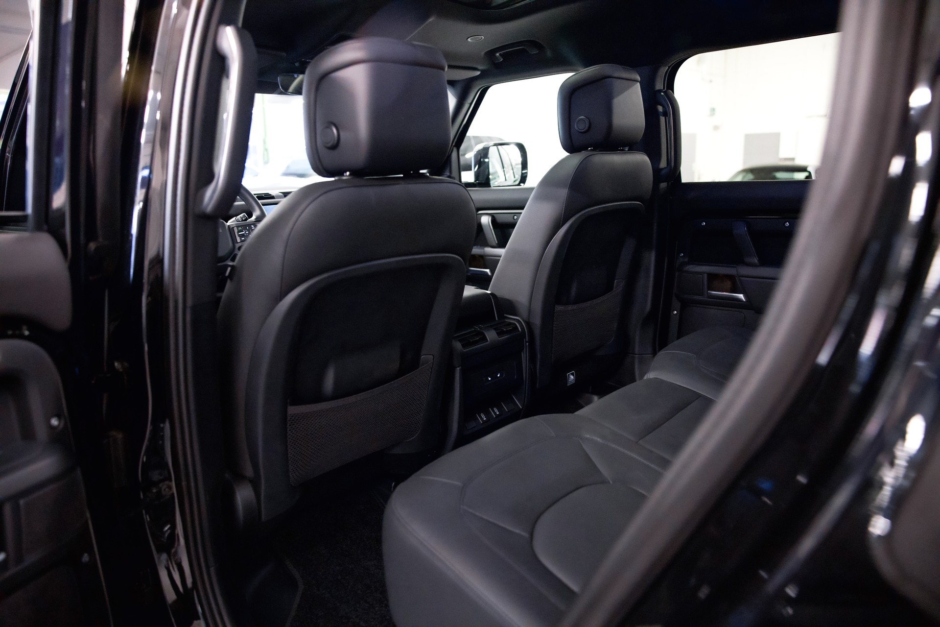 LAND ROVER Defender 110 3.0 D I6 350 X-Dynamic HSE *5 Jahre Werksgarantie*-image-21
