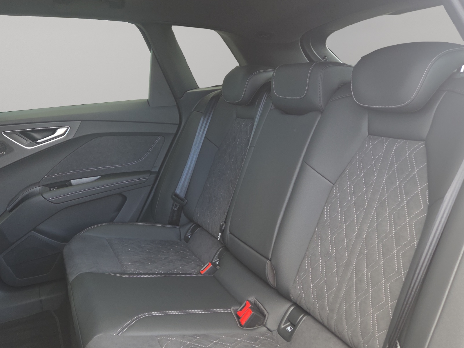 AUDI Q4 e-tron SUV quattro performance-image-8